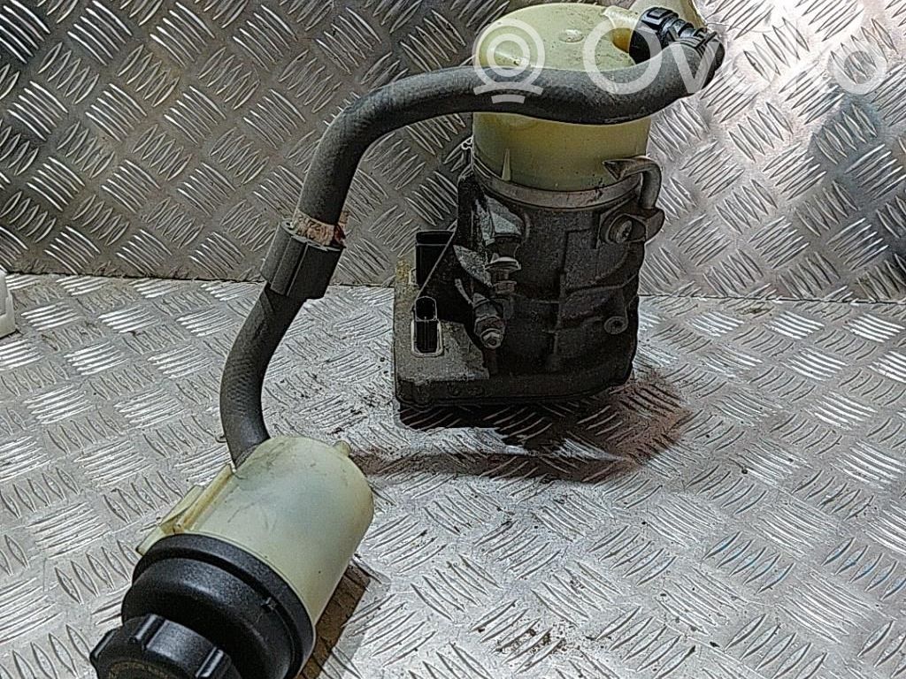 Ohjaustehostimen pumppu   1821577