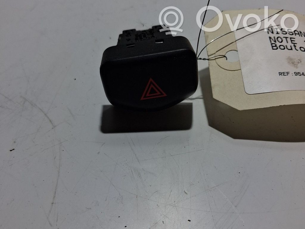Botón interruptor de luz de peligro   252901U600