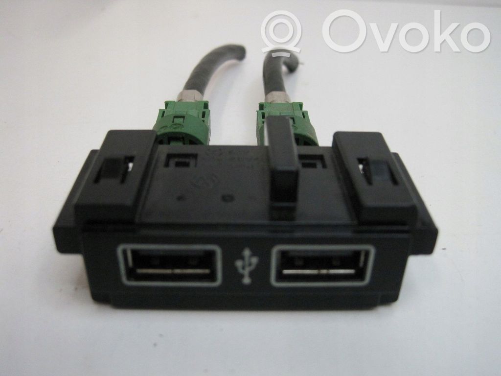 Skoda Rapid (120G, 130G, 135G) Unidad de control de la consola central 