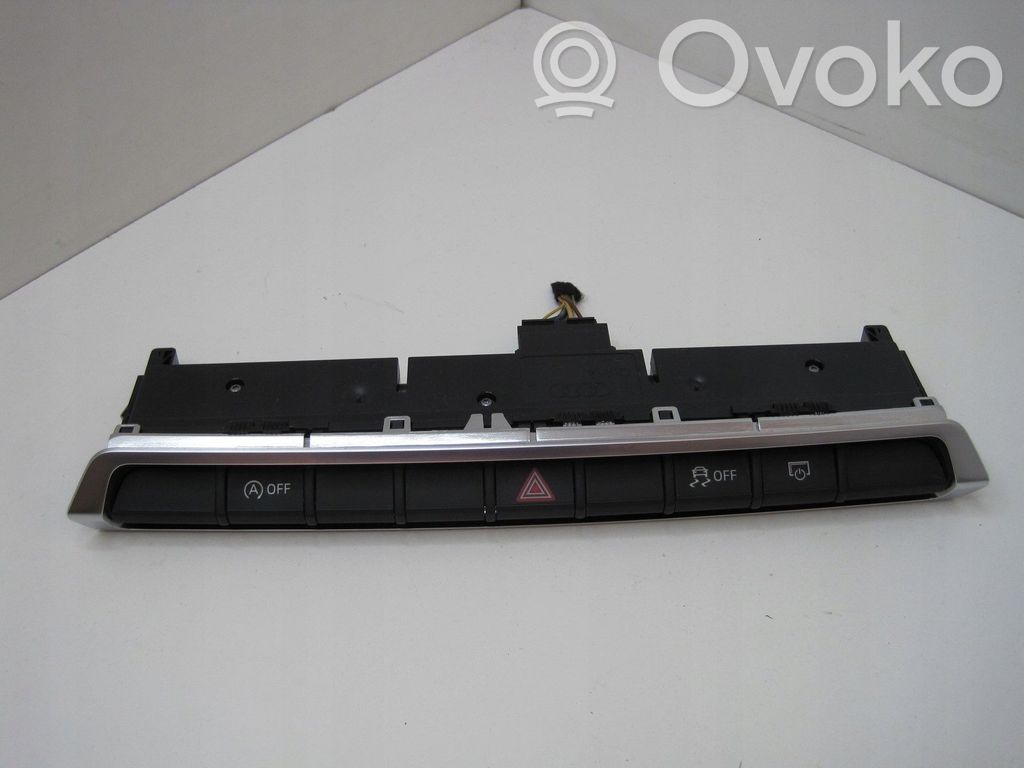 Audi A3 S3 A3 Sportback 8P Central console control unit 