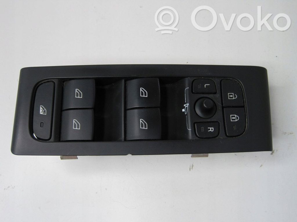 Volvo XC40 Central console control unit 