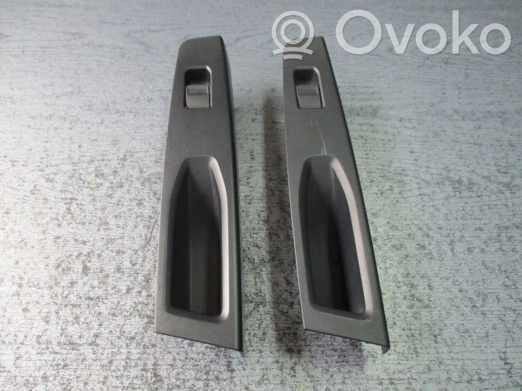Toyota Yaris Konsola środkowa / Panel sterowania 