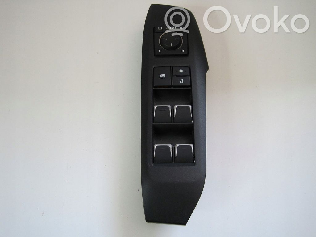 Central console control unit   8404078030