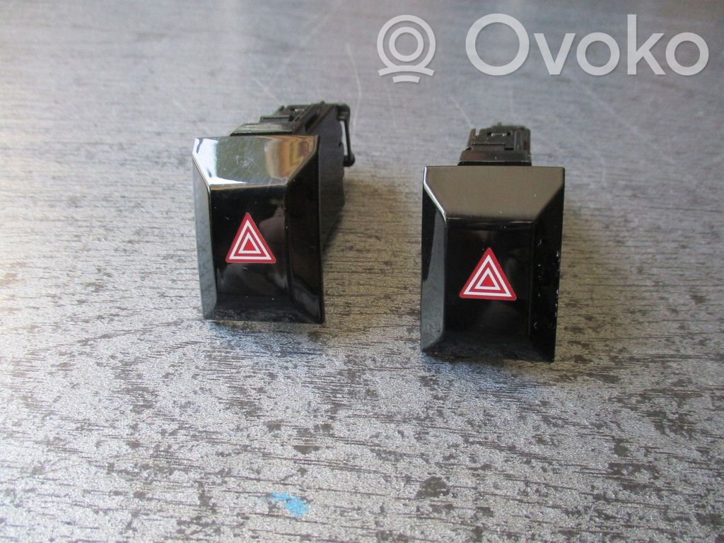 Toyota Hilux (N140, N150, N160, N170) Central console control unit 