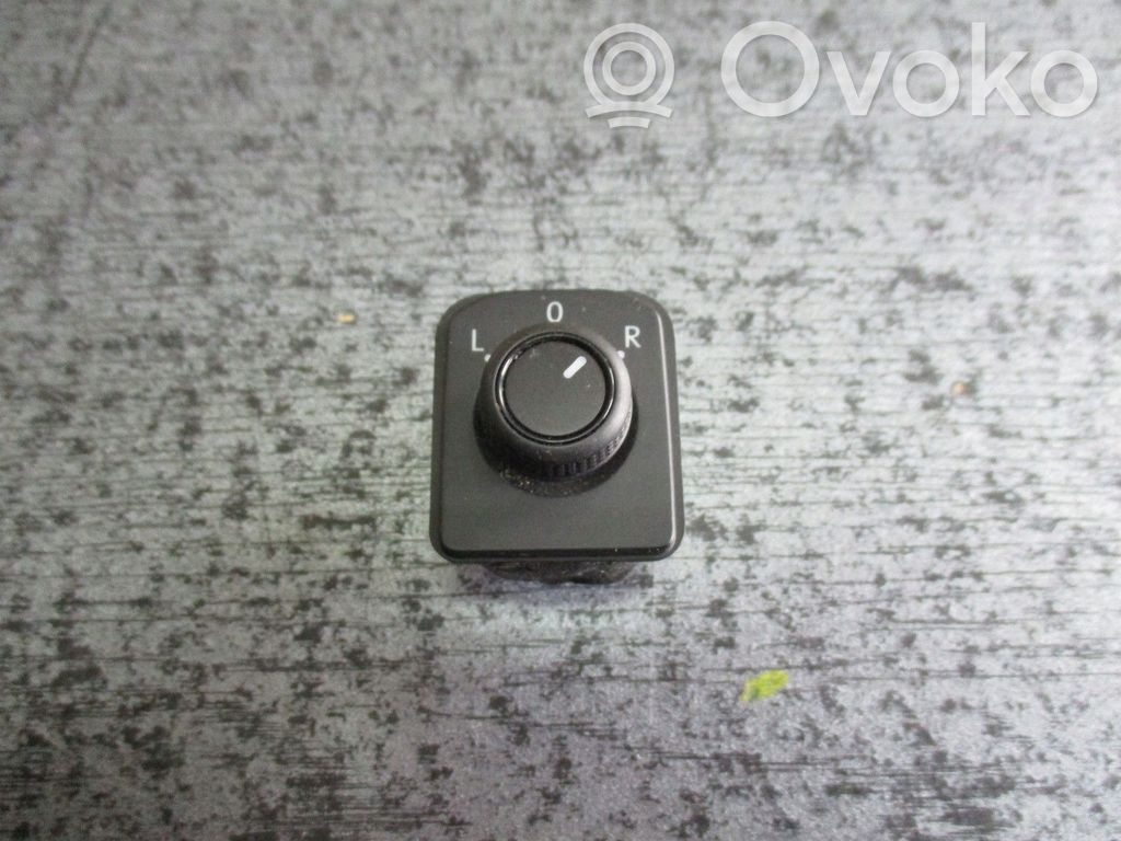 Volkswagen Polo Central console control unit 