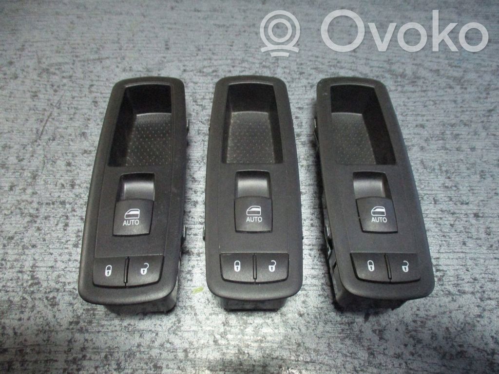 Jeep Cherokee Central console control unit 