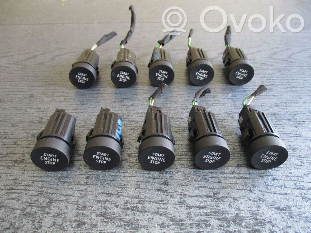 Renault Clio V Central console control unit 