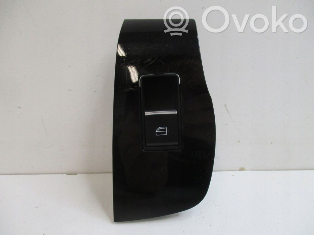 Mazda 3 Central console control unit 