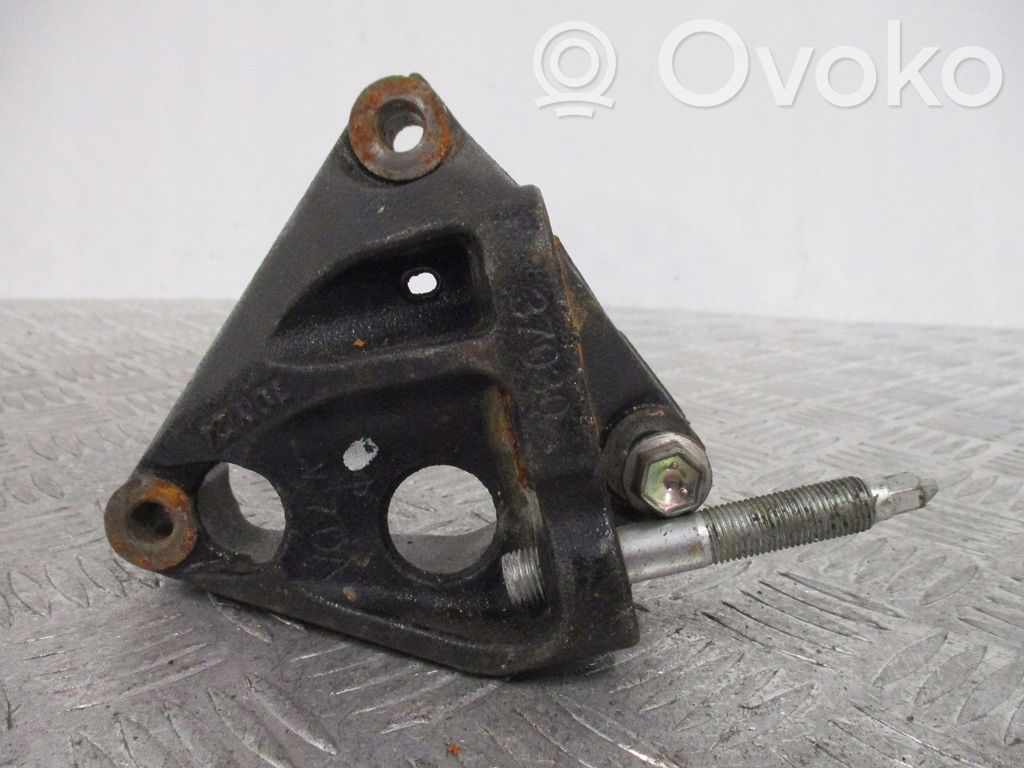 Toyota Hilux (N140, N150, N160, N170) Engine mount bracket 