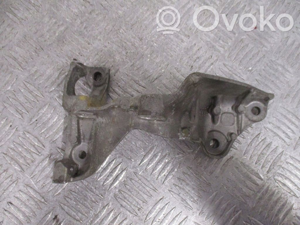 Engine mount bracket   14177968R