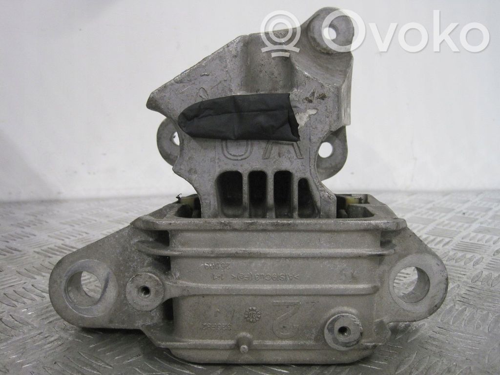 Ford Focus Gearbox mounting bracket 