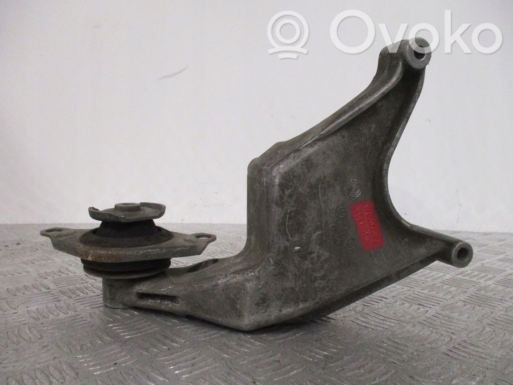 Wspornik / Mocowanie silnika   178203383