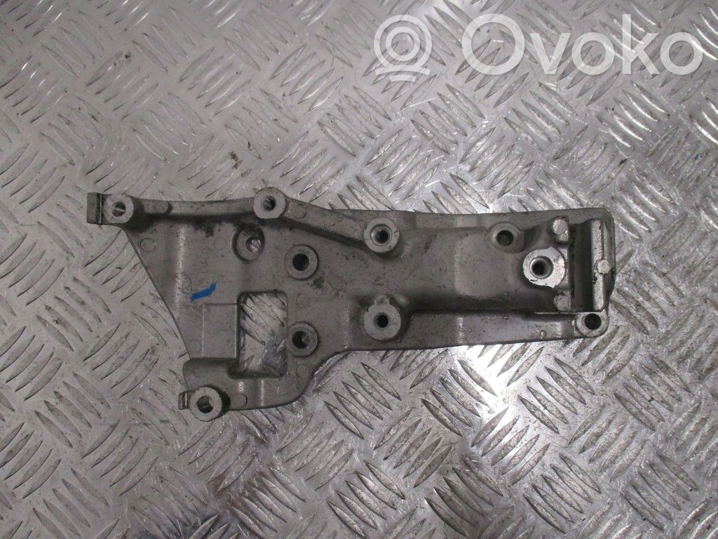 Mitsubishi Outlander Engine mount bracket 