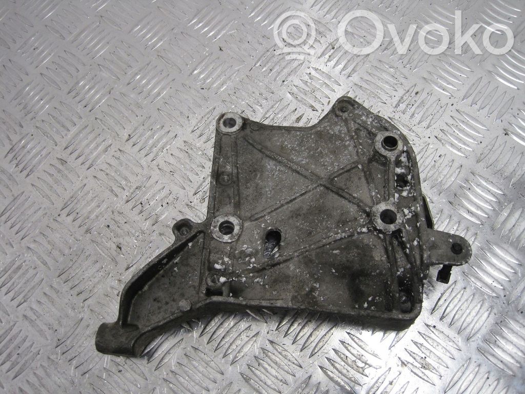 Jeep Grand Cherokee (WJ) Engine mount bracket 