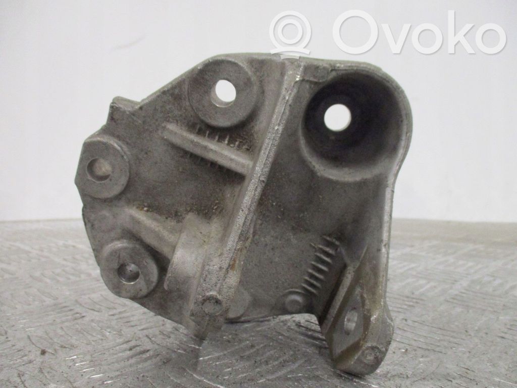 Peugeot 407 Engine mount bracket 