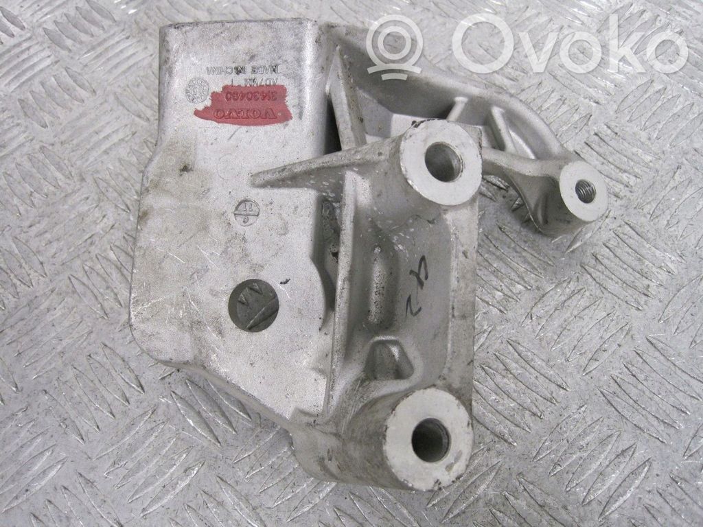 Volvo XC90 Gearbox mounting bracket 