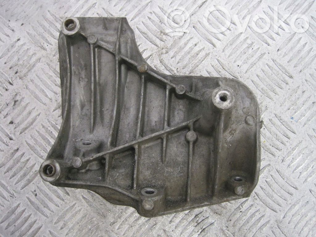 BMW 2 Active Tourer U06 Engine mount bracket 