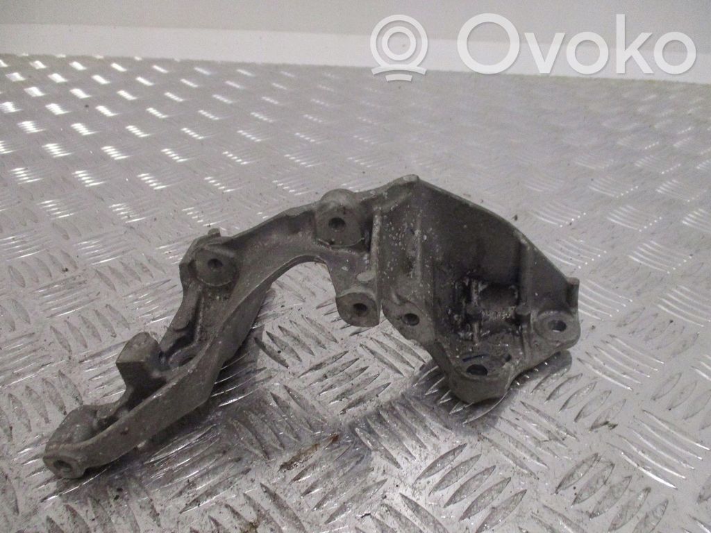 Nissan Qashqai Engine mount bracket 