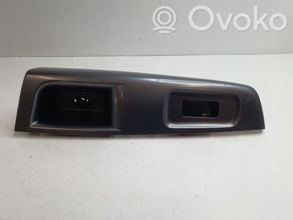 Subaru Crosstrek III Central console control unit 