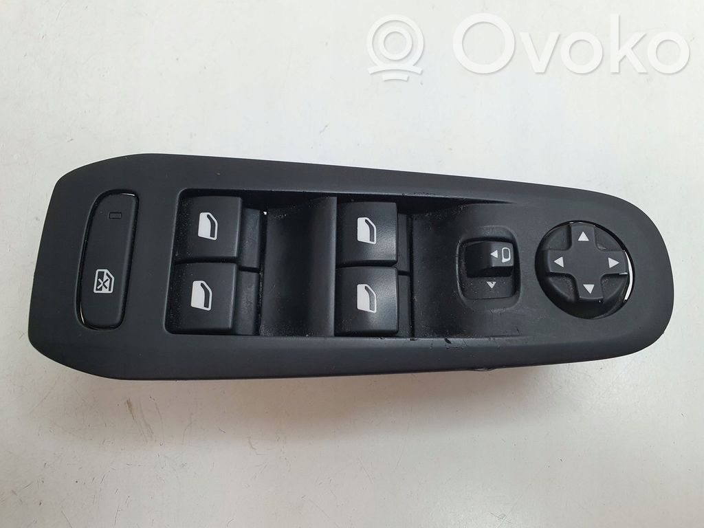 Peugeot 308 Central console control unit 