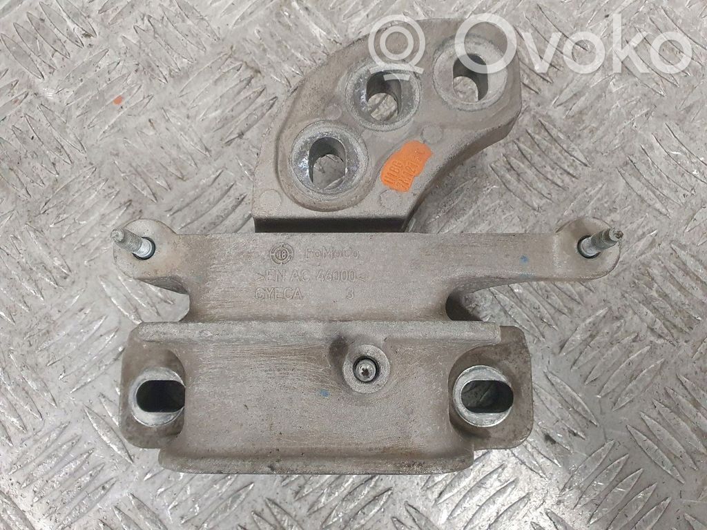 Ford Ecosport Gearbox mounting bracket 