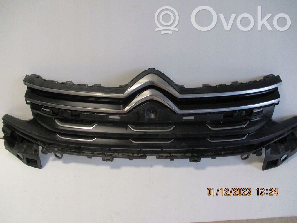 Citroen C5 Aircross Front bumper upper radiator grill 