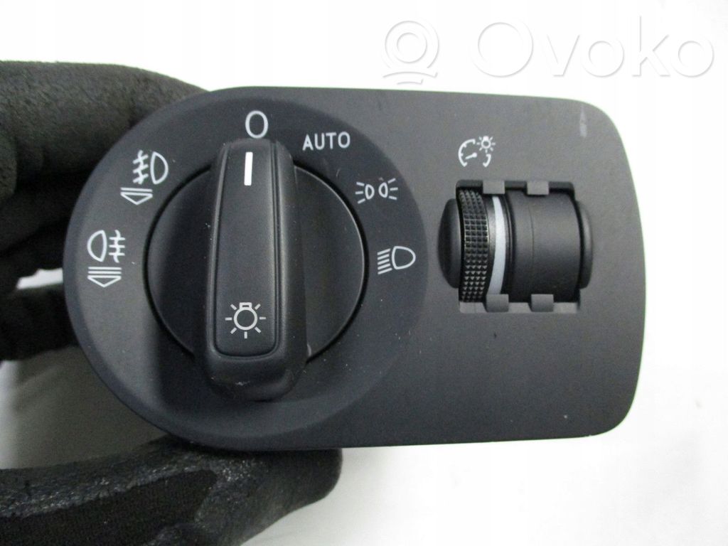 Audi A3 S3 A3 Sportback 8P Central console control unit 