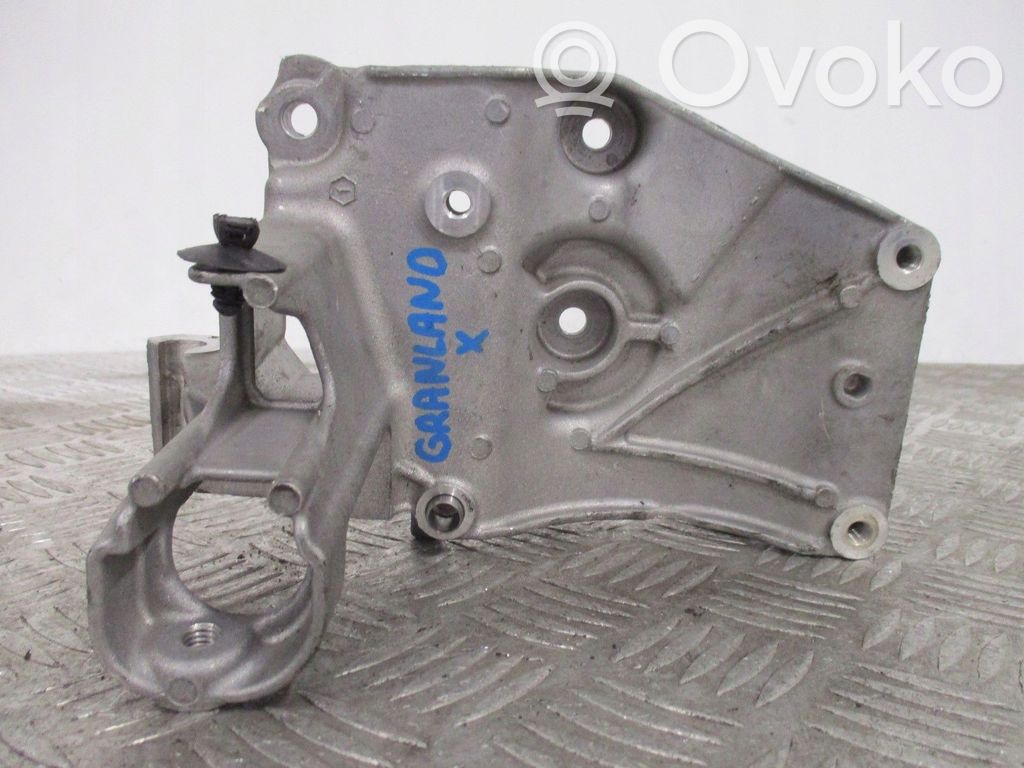 Peugeot Partner Engine mount bracket 