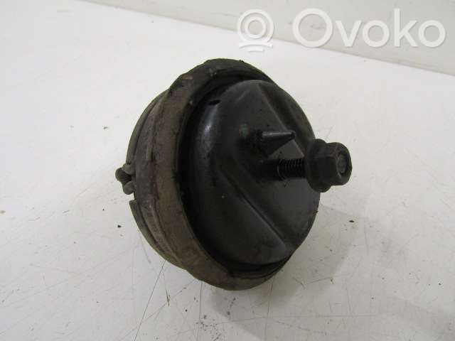 Volvo 850 Engine mount bracket 