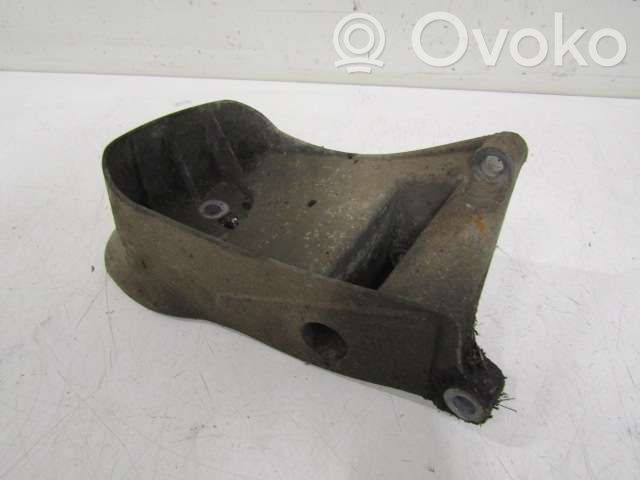 Volvo S80 Engine mounting bracket 