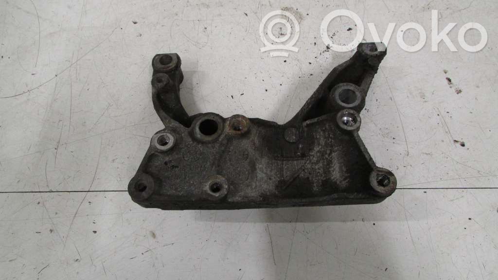 Ford Focus Power steering pump mounting bracket 