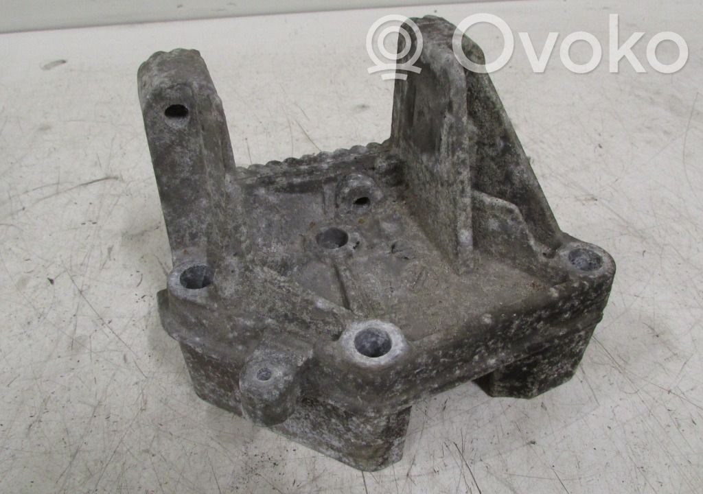 Renault Master II Engine mounting bracket 
