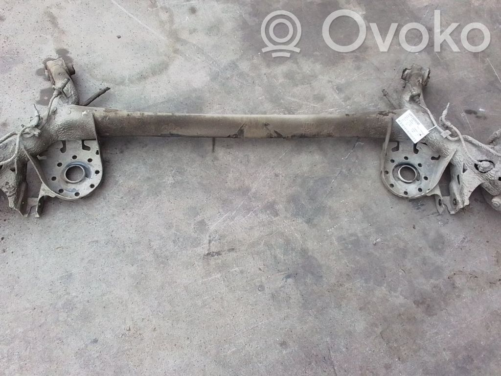 Eje trasero   421100D520
