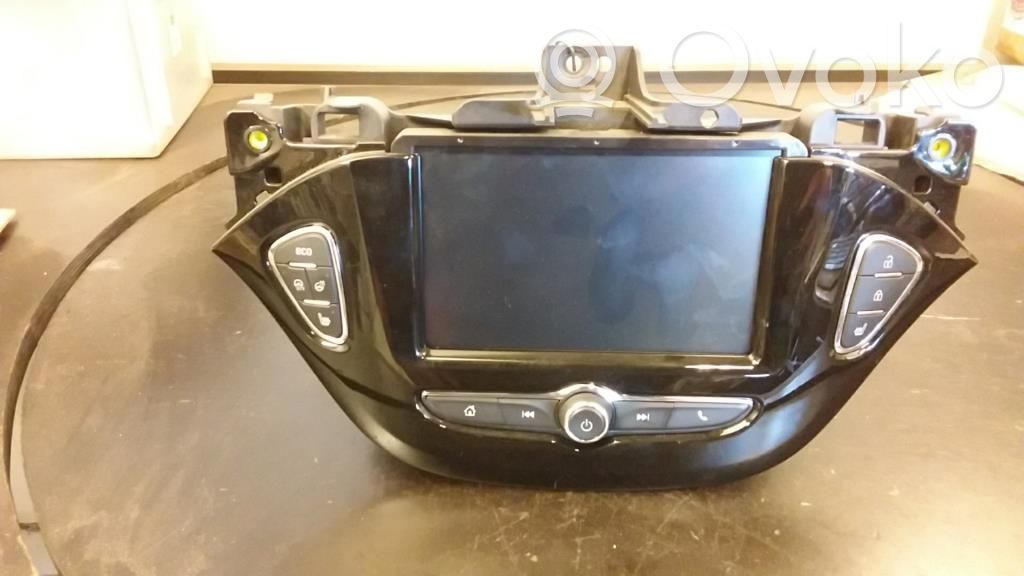 Radio / CD-Player / DVD-Player / Navigation