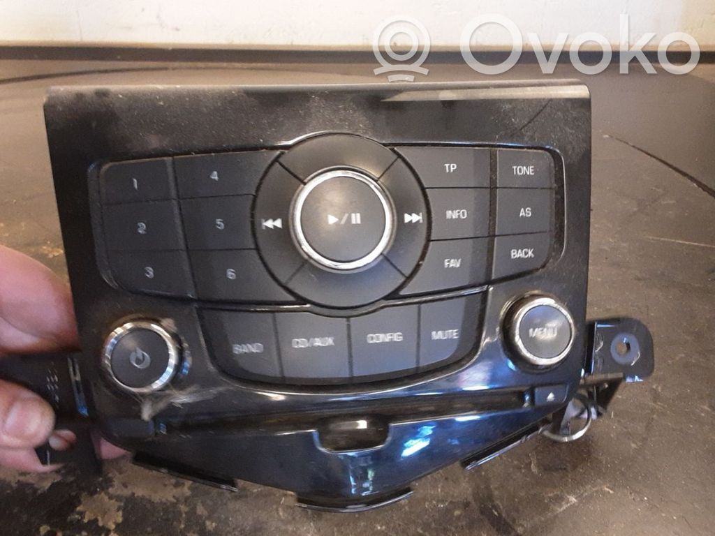 Konsola środkowa / Radio / GPS   95979459