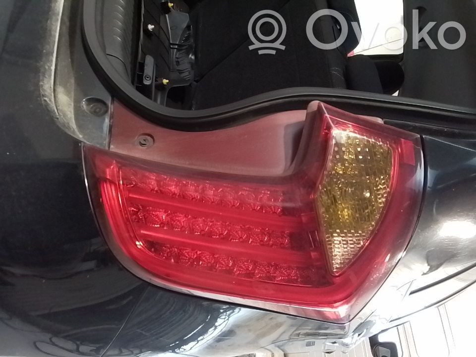 Rear/tail lights   924021Y310