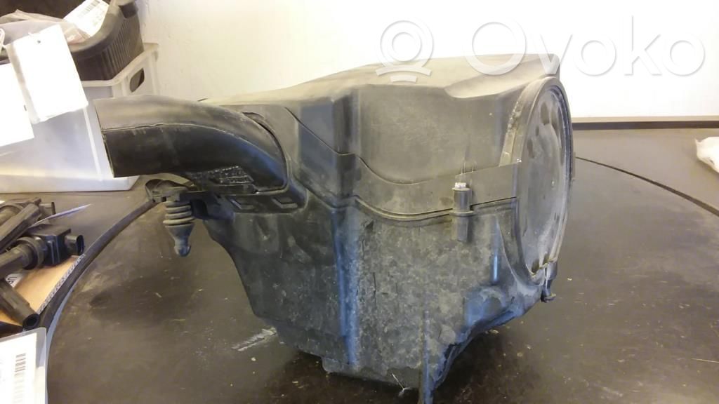 Air filter box   1862721