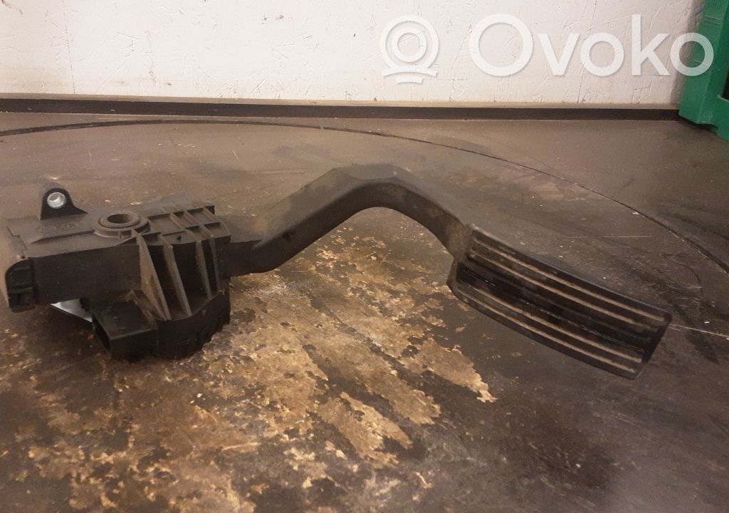 Gaspedal   77366034
