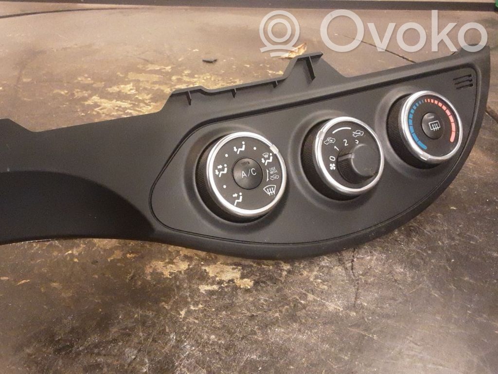 Toyota Yaris Climate control unit 