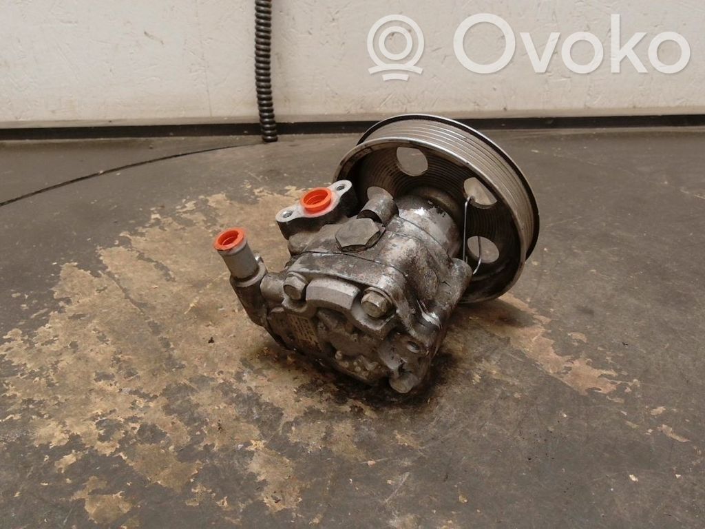 Ohjaustehostimen pumppu   8K0145153F