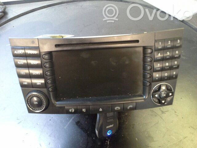 Panel / Radioodtwarzacz CD/DVD/GPS   A2118204197001
