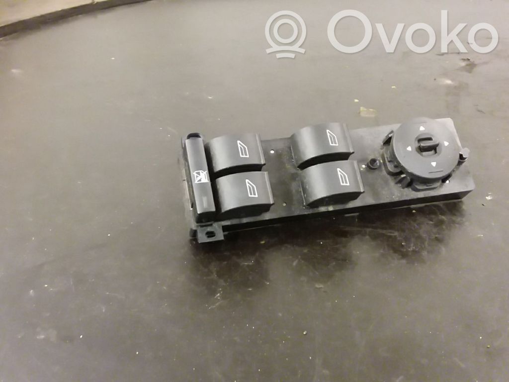 Interrupteur commade lève-vitre   7M5T14A132AB