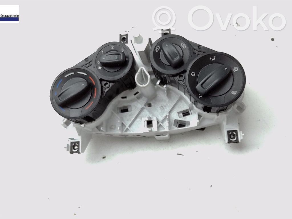 Climate control unit   1568587