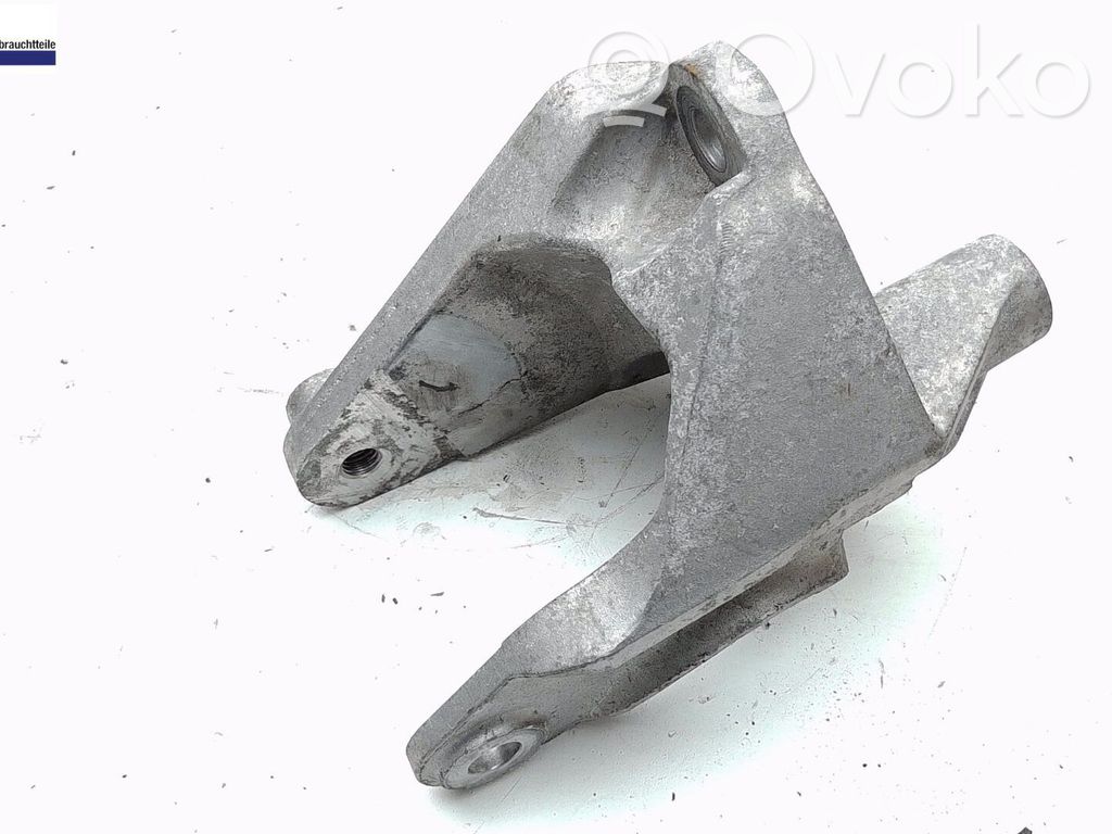 Opel Insignia A Engine mounting bracket 