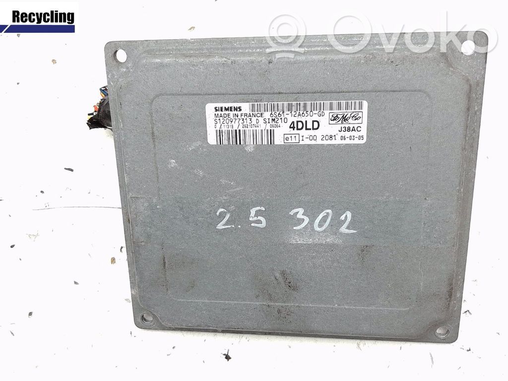 Engine control unit/module   Y6Y318881,C40118881
