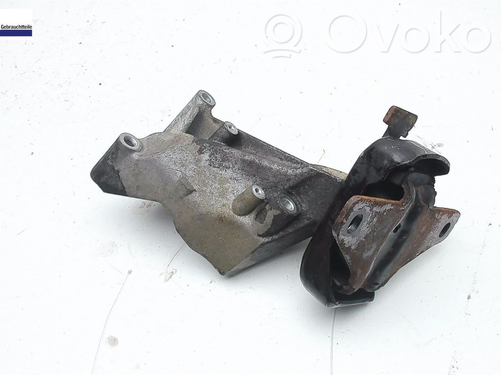 Łapa / Mocowanie silnika   2H6802099,03L199307