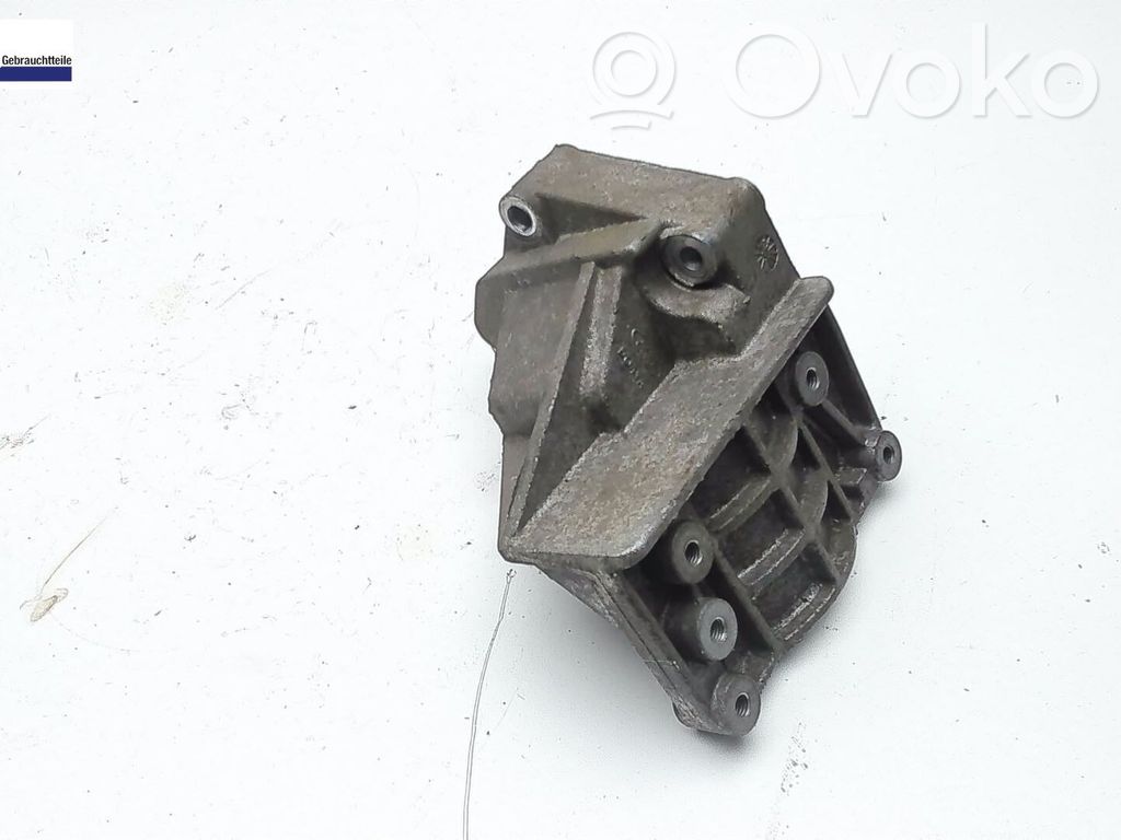 Ford Fusion Engine mounting bracket 