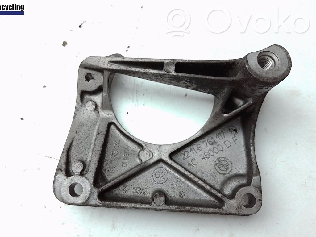 BMW 5 E60 E61 Engine mounting bracket 