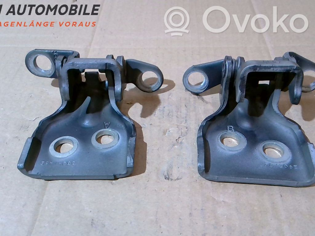 Front door upper hinge   1518390,4536402