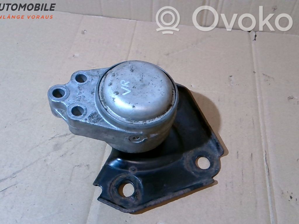 Ford Fiesta Engine mounting bracket 